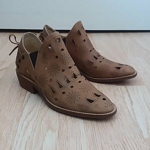 Musse & Cloud by Anthropologie ankle booties